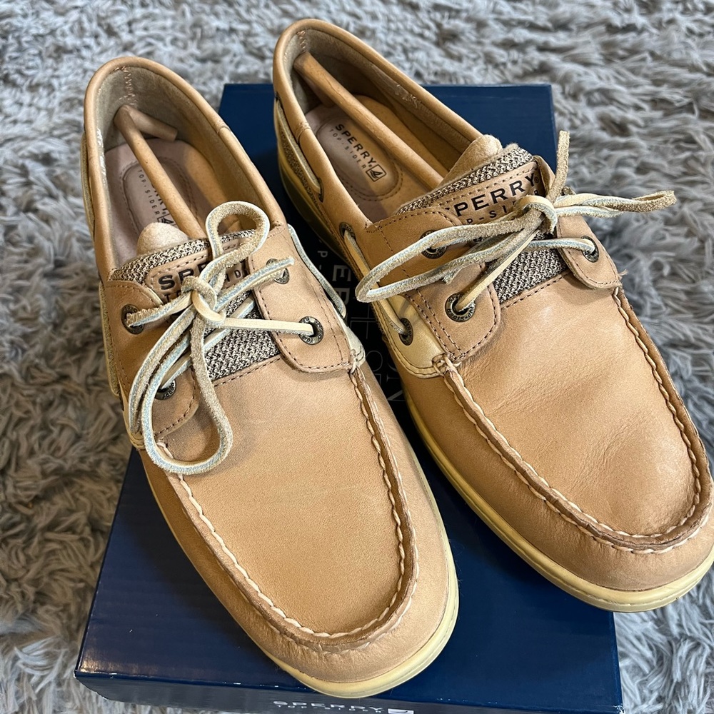 NWB Women’s Sperry Bluefish 2 eye Size 9       9276619